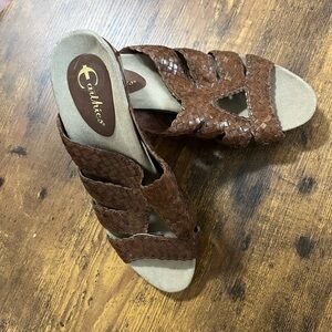 Earthics Women's Tan Woven Slide Sandals